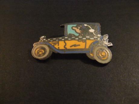 Stripfiguur Guust Flater in zijn krakkemikkige auto ( Fiat 509 )